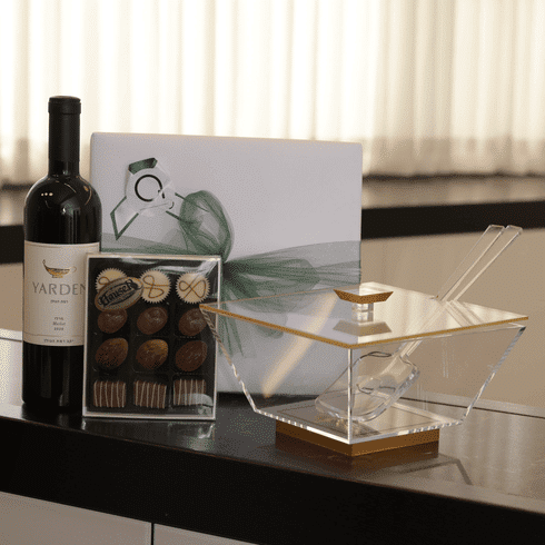 Mishloach Manos | Salad Bowl & Servers by Feldart with Yarden Merlot and Praline Chocolates – תמונה 4