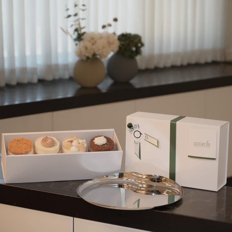 מארז שבועות | מגש DRIFT מהמותג רוברט וולש, 4 עוגות חלביות אישיות מקונדיטוריית נוגטין הצרפתית וליקר