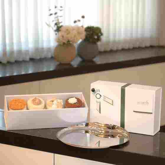 מארז שבועות | מגש DRIFT מהמותג רוברט וולש, 4 עוגות חלביות אישיות מקונדיטוריית נוגטין הצרפתית וליקר – תמונה 8