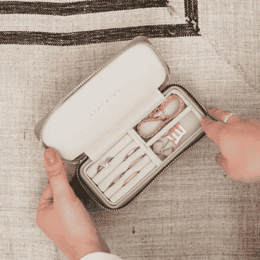 Medium Travel Jewelry Box, Taupe – תמונה 4