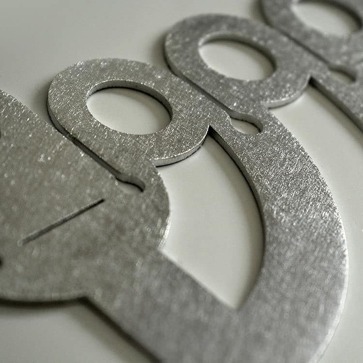 מנורה שטוחה ומעוצבת לשמן או לנירות – תמונה 5