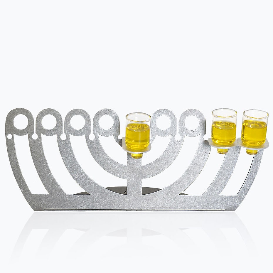 מנורה שטוחה ומעוצבת לשמן או לנירות