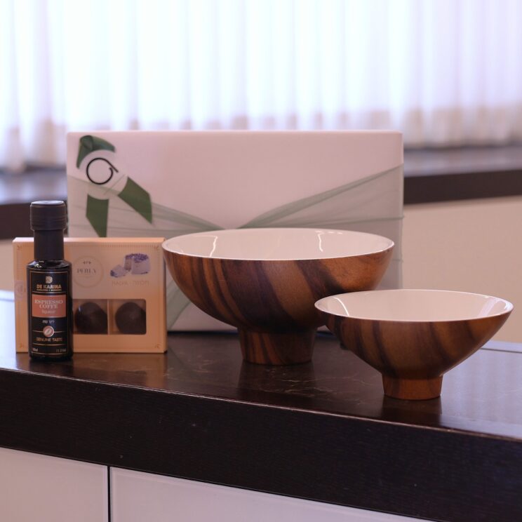 Mishloach Manos | The Duo Set: Pecan & Pearl Bowls with Liquor and Chocolates